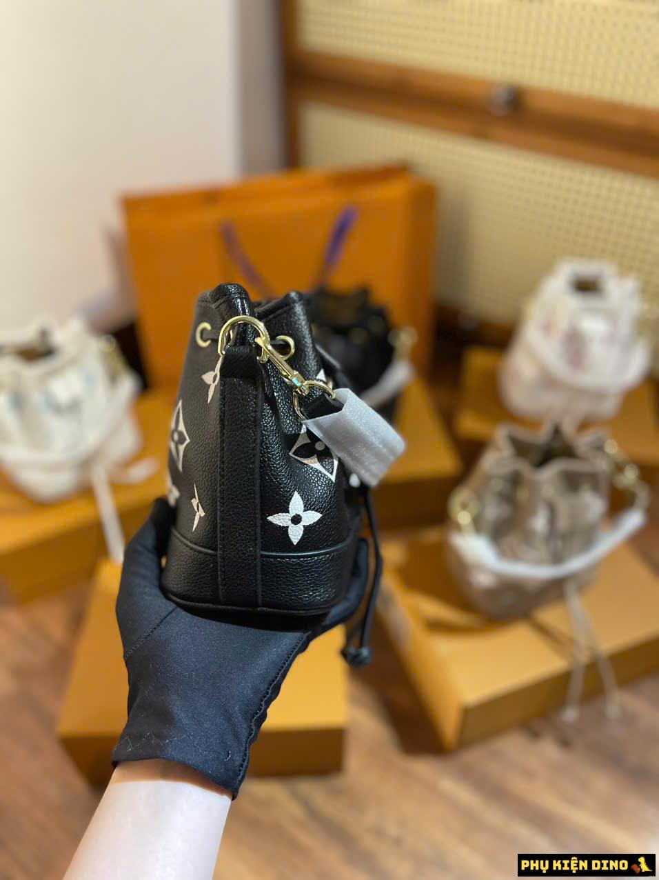 Túi LV Louis Vuitton Dây Rút Đen Chữ Trắng Túi LV Louis Vuitton Dây Rút Đen Chữ Trắng